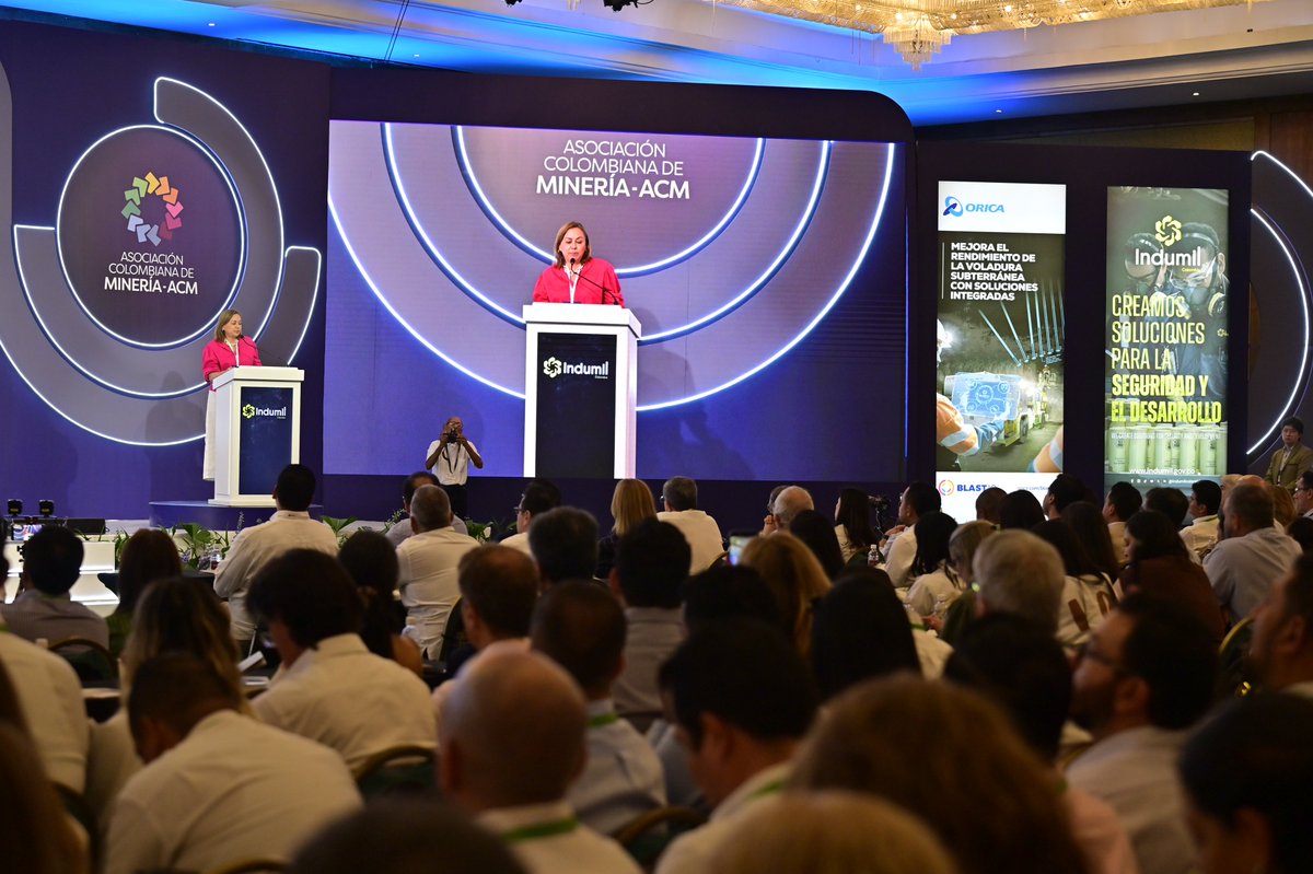 acmineriacol's tweet photo. La ministra de Minas y Energía, @mn_arboleda, dejó uno de los mensajes centrales de la primera jornada del Congreso Nacional de Minería 2026:

“Tenemos que trabajar juntos entre un Estado que defina reglas, brinde estabilidad y remueve obstáculos; la empresa que cumple un rol de inversión; y la comunidad que pone el territorio cuando ve la prosperidad. Nuestro propósito es que ser minero vuelva a ser un orgullo en Colombia”.

#ColombiaPaísMinero
