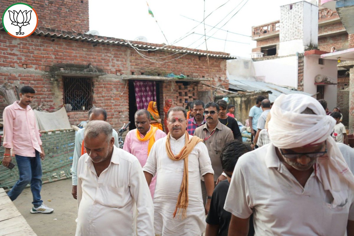 PNPathakBJP's tweet photo. अपने विधानसभा क्षेत्र के परसौना खुर्द निवासी प्रेमचंद्र गौंड़ जी के सुपुत्र के निधन के दुखद समाचार पर उनके घर पहुंच शोकाकुल परिजनों से भेंट कर गहरी शोक संवेदना व्यक्त किया।

ईश्वर से प्रार्थना है कि दिवंगत आत्मा को अपने श्रीचरणों में स्थान प्रदान करें। https://t.co/c5j57tJ0FD
