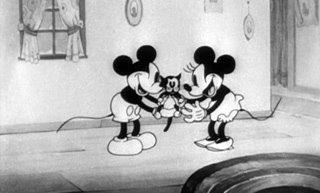 disneydb23's tweet photo. 『キングダム ハーツII』には、短編映画『ミッキーの子沢山』に登場したミッキーの家でバトルをするイベントが発生します。DDBでは「ミッキーマウスの家」という記事で、ミッキーが様々な作品で住んできた家を特集してみました。他にもまだまだありそうですね…。
https://t.co/CAjXuULt7Z https://t.co/EZ3syGkJVR