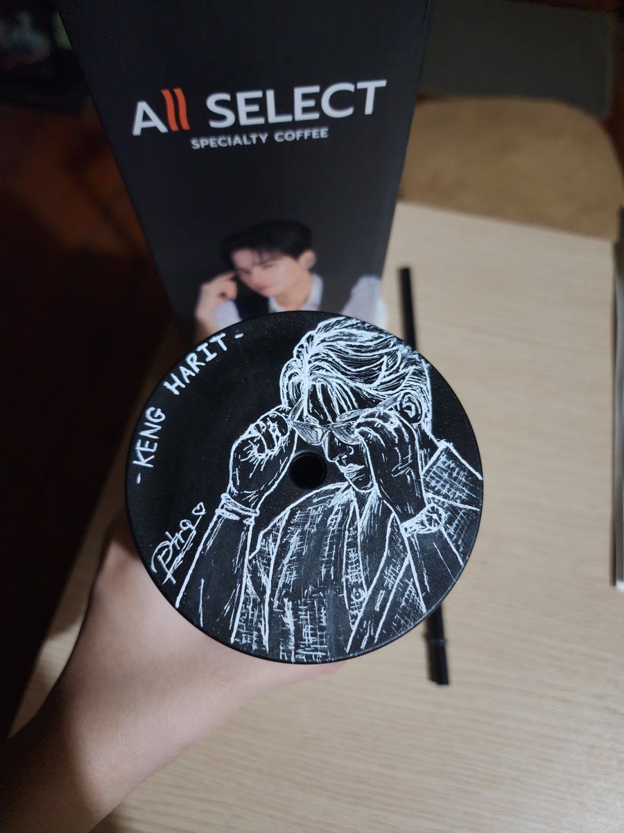 Viewww_Ptr's tweet photo. แก้วเรามีพ่อครูด้วยนะ😎✨️

(ครั้งแรกที่วาดบนแก้วแบบนี้ ตั้งใจมากๆ🙇‍♀️✍️🏻)

#AllSelectxKengHarit 
#AllSelect #KengHarit https://t.co/XSMHfHIh62