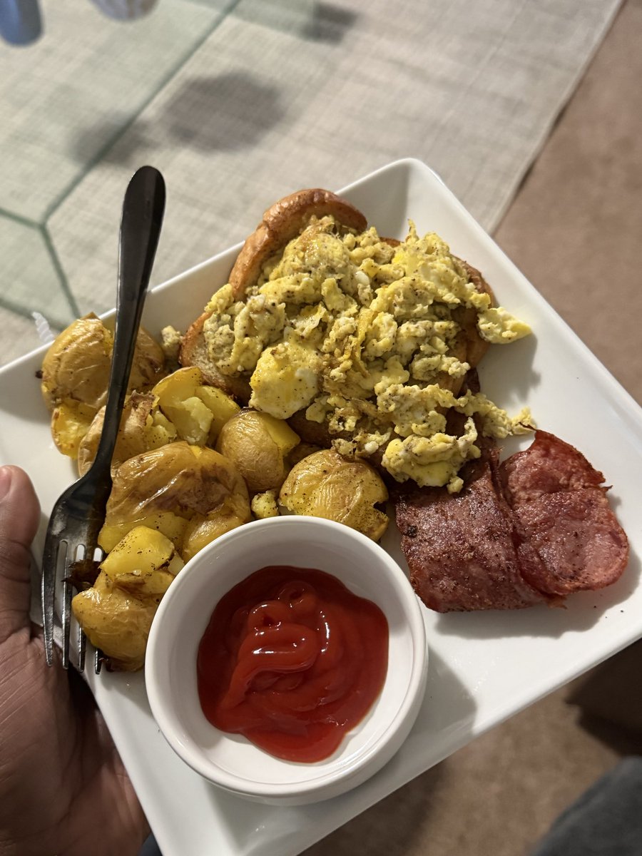 RinnKimmichi's tweet photo. Who’s #thirsty cause I’m looking to trap me a #mlm #gay y’all fw the breakfast in bed? #chudai #breakfast https://t.co/uMofJURFKR
