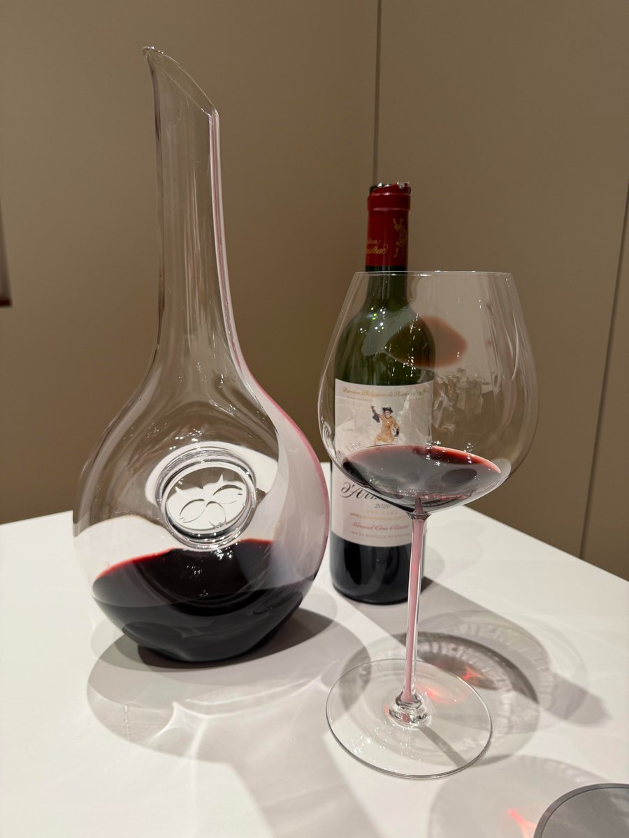 trriiinnniityyy's tweet photo. #RedWine #GoodWineRecommendation #RedWine #FocusingOnValue #HigherValue #FamousChâteauRedWine https://t.co/9JA2wknAAc