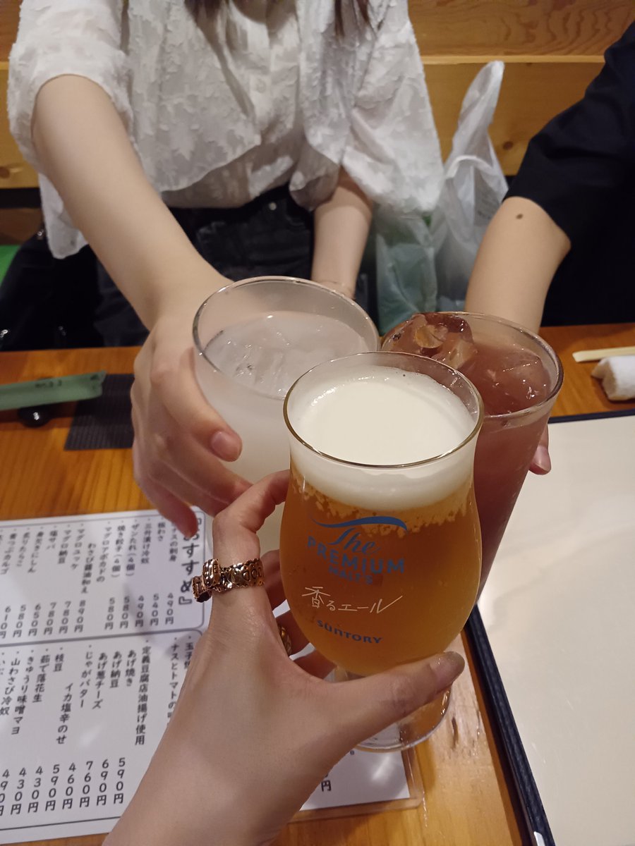 junjun_010307's tweet photo. さっぽろーーー
私だけお仕事してから来たのでいつものしじみさんで待ち合わせ👩‍👧‍👧
雷と大雨であっちこっち飛行機遅れてたから滑走路が大渋滞してたし新千歳も荒天だったみたいだけど無事にたどりつけてよかった！

何食べてもおいしい幸せ😋 https://t.co/KkoZ2IKPqr