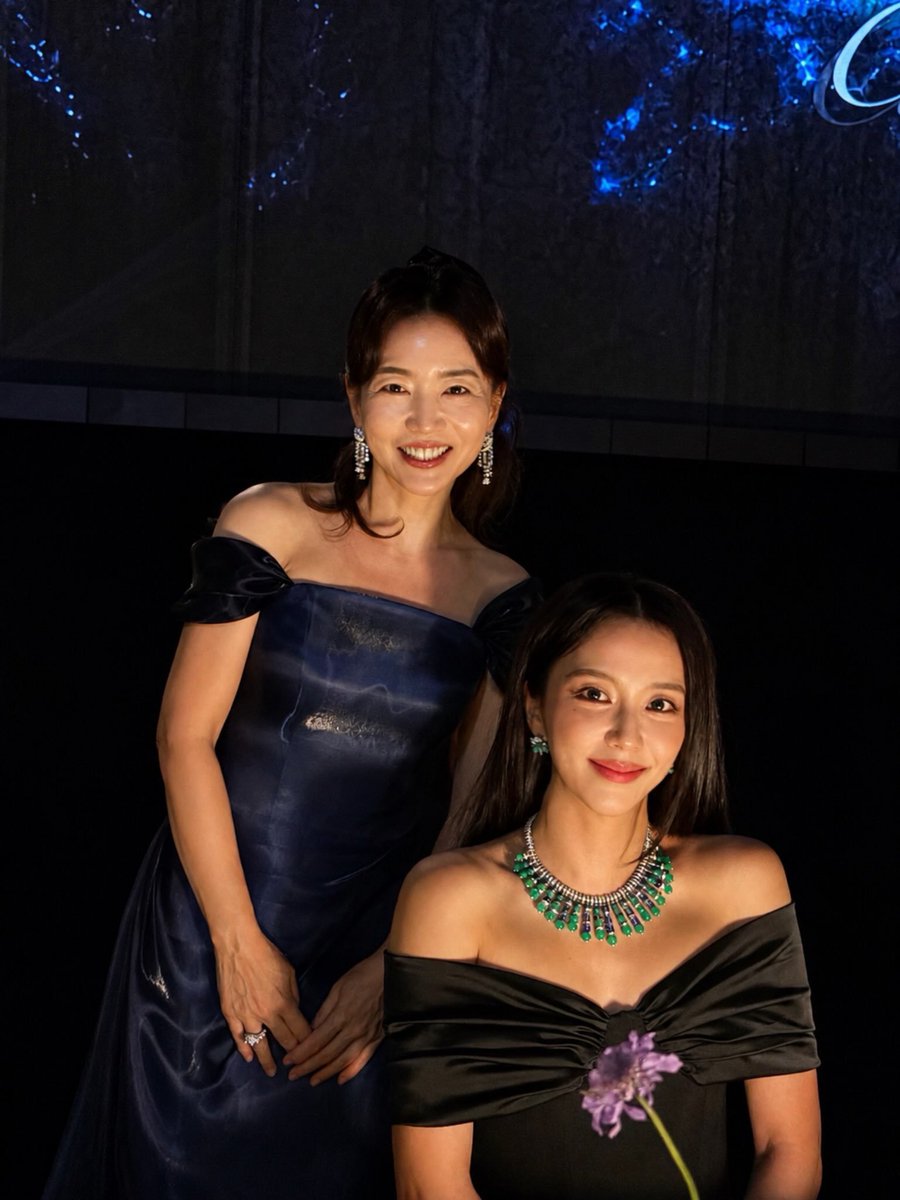 ForeverKimJisoo's tweet photo. JISOO during Cartier’s ‘Le Cuir de Pierre�� dinner in South Korea. https://t.co/K7qMc4TjAv