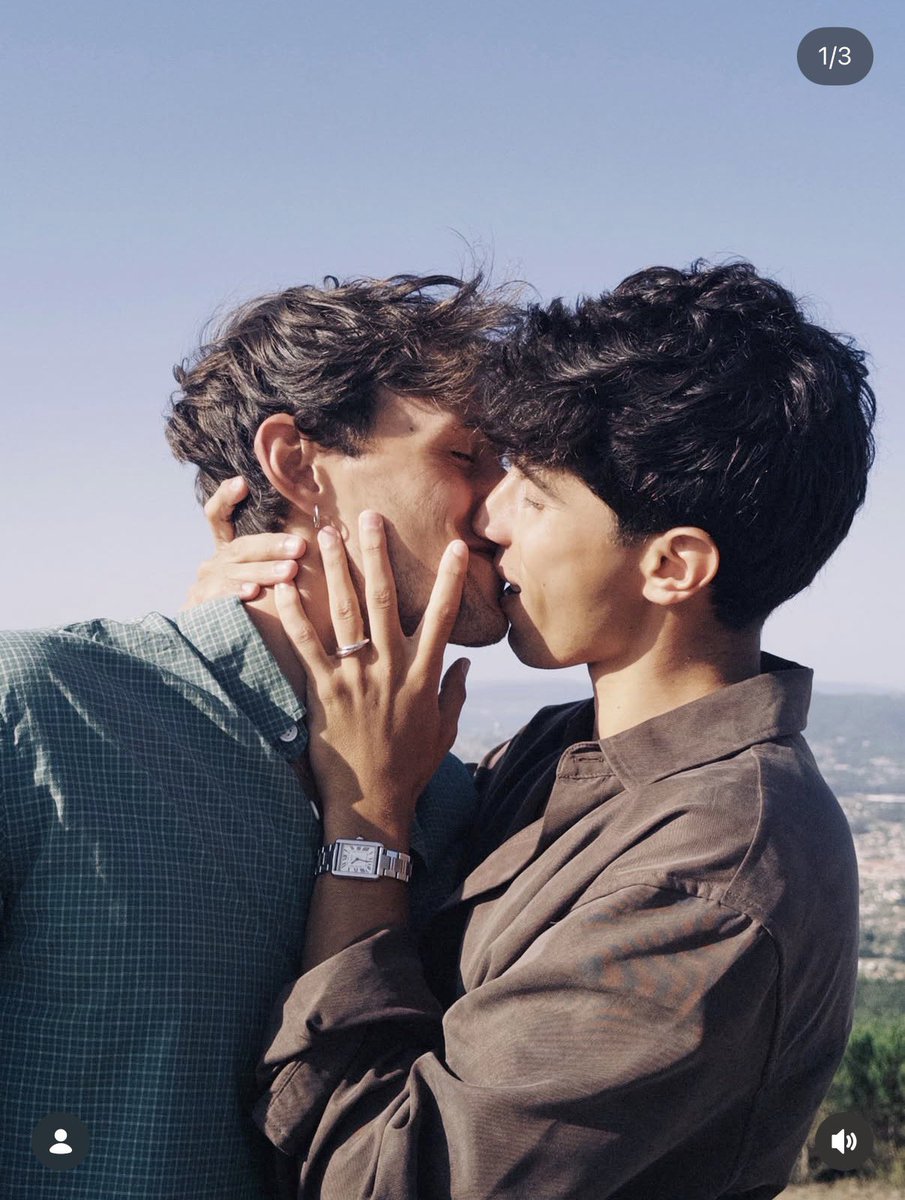 laxo_xette's tweet photo. carlos peguer comprándose una casa y ahora casándose, el es EL gay https://t.co/YeEnrf0j3N