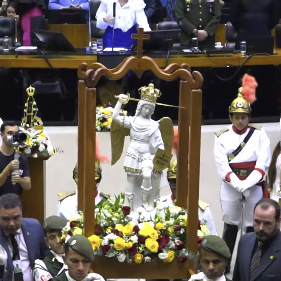 abracetradicao's tweet photo. A Sexta República Brasileira pode estar à beira do colapso um ano após o país ser consagrado a São Miguel Arcanjo no Congresso Nacional. https://t.co/szBdvjSF0A