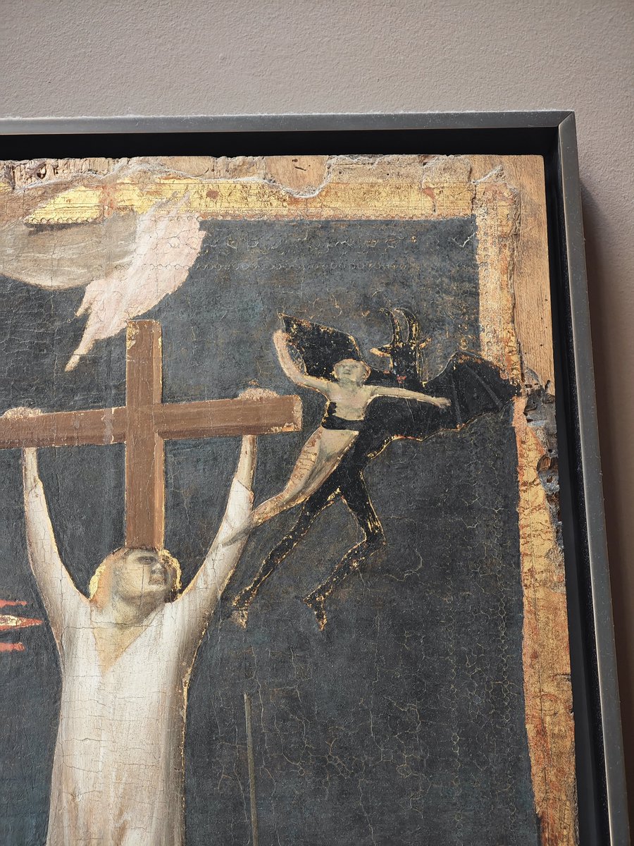 FrdricCostes's tweet photo. Au Louvre, le Salon carré héberge une Crucifixion de Giotto, un chef-d'œuvre absolu qui reprend ou préfigure tellement la chapelle de Padoue.

Les détails et les expressions des visages sont savoureux.

Soldats romains qui jouent la tunique du christ au dé sur la dite tunique... https://t.co/PDnof9lzN4