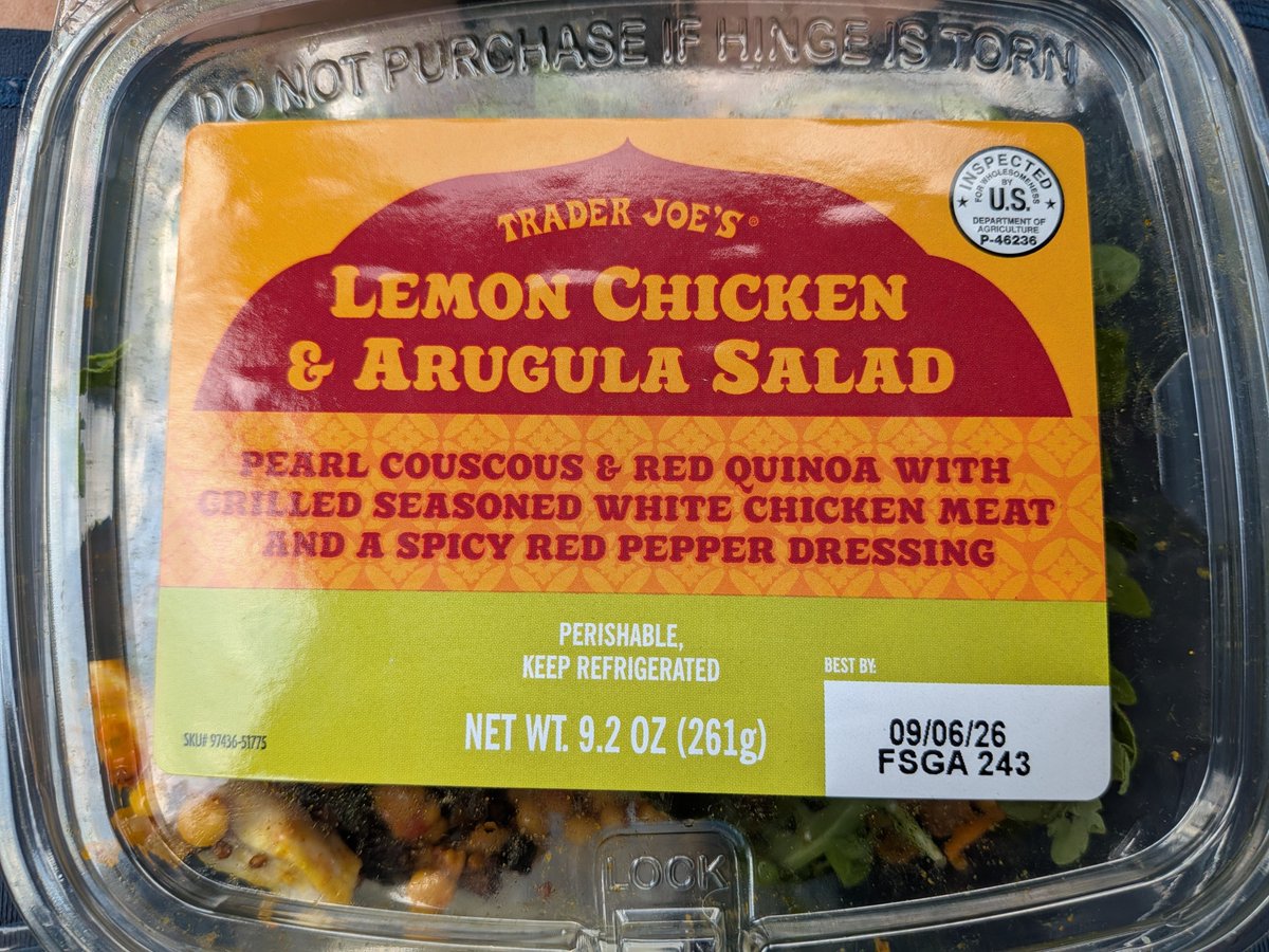 stacey5s's tweet photo. @TJoesOfficial Wow. 2 and 3/4 pieces of chicken for $6. 😳 https://t.co/U8R8odMWDx