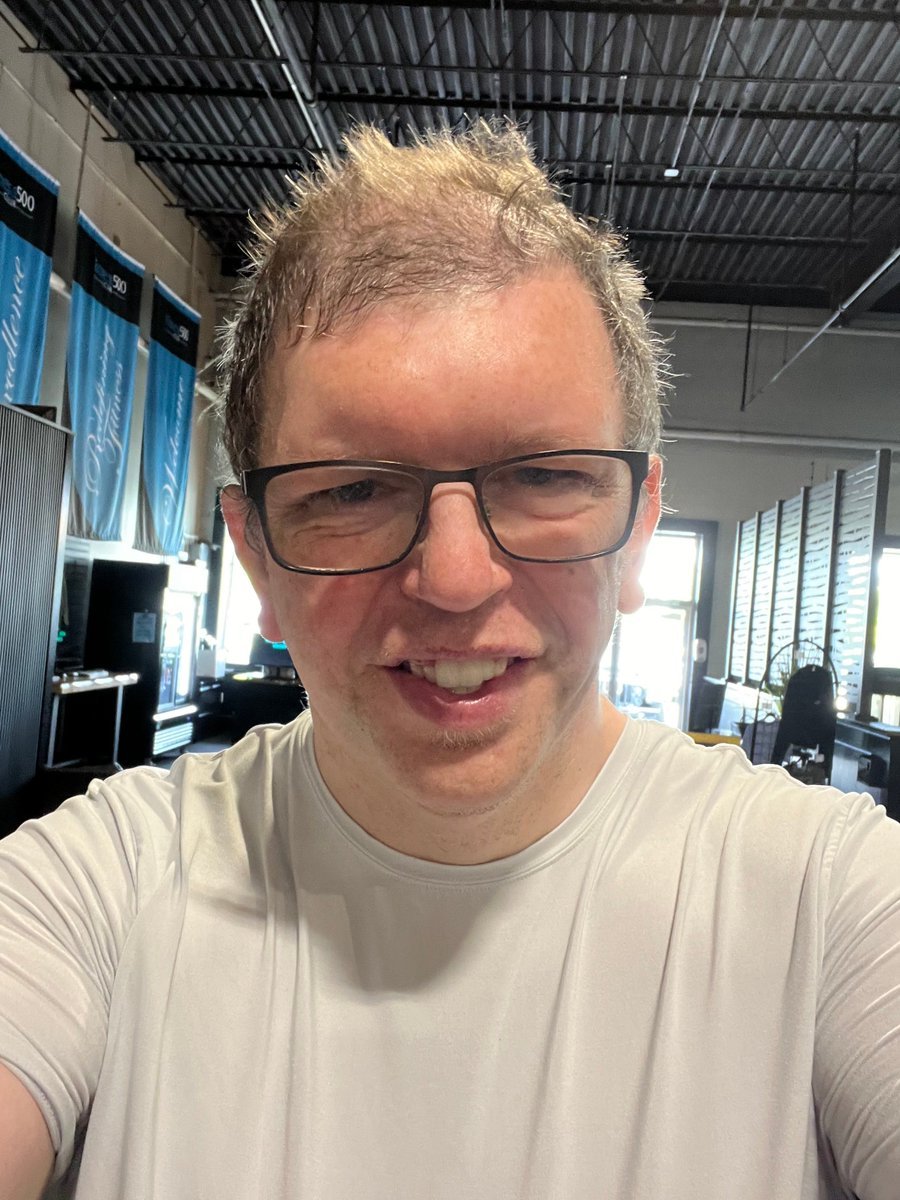 Alex11escalona's tweet photo. At the gym https://t.co/mgmQYWMMbI