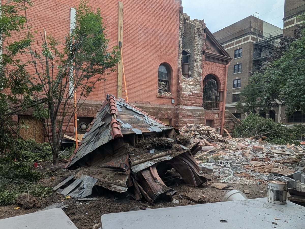 _jlwalker_'s tweet photo. Close-up look at the LaGrave Church chimney tower that was demolished yesterday. https://t.co/hyKPsbkryA