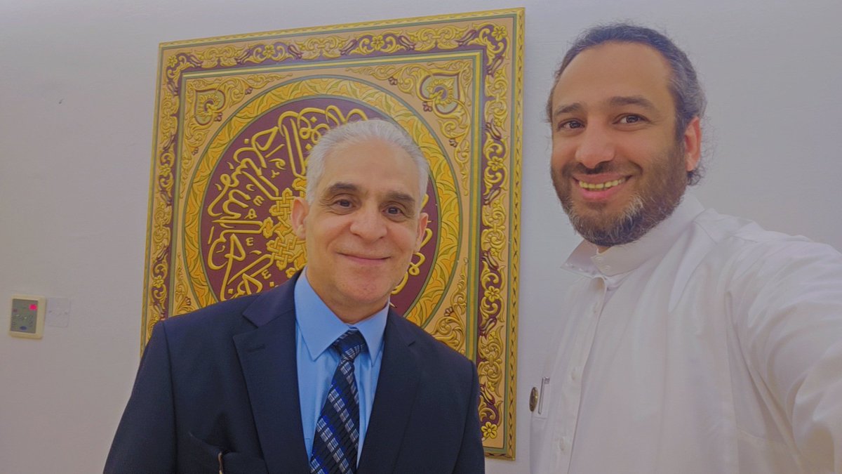 mymahallawi's tweet photo. في لقاء ودي وأخوي مفعم بالمحبة، سعدت بلقاء المستشار واستاذي الناصح، الداتوك البروفيسور عبدالعزيز برغوث، رئيس مجلس أمناء جامعة أيبكسي العالمية. رجل سخيٌّ بعلمه، معطاءٌ بخبرته وحكمته الإدارية، ولا يزال معلماً أستزيد منه الكثير. https://t.co/lL1DDm85FO