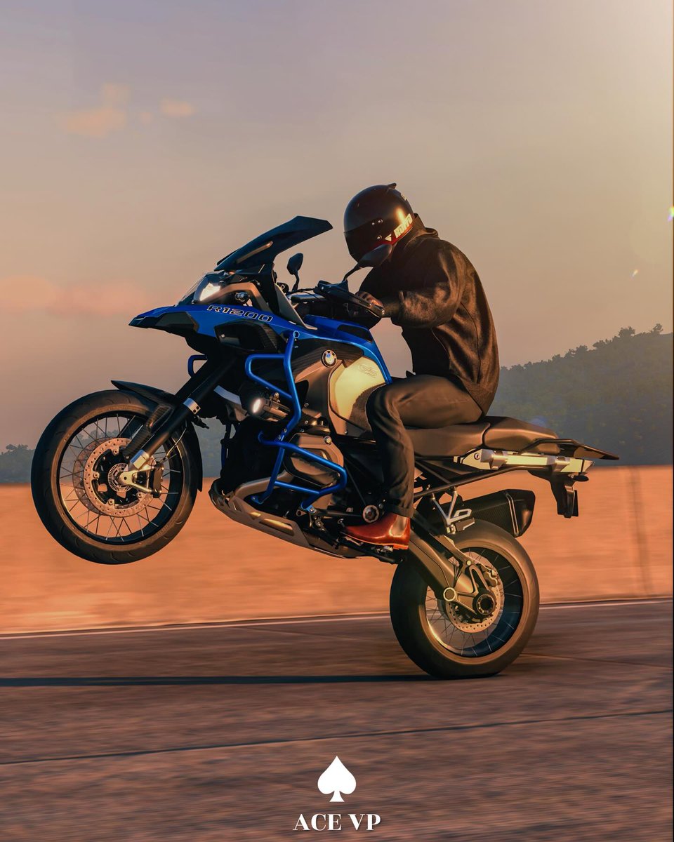 OdaSwettlh's tweet photo. Did you know BMW started making bikes in 1921 and cars in 1928? Many people think it was the other way around. No judgment here. BMW R1200GS Adventure, Crew Motorfest, free roam. Tag me in your post or story to be featured. https://t.co/M9jiXUUXaw
