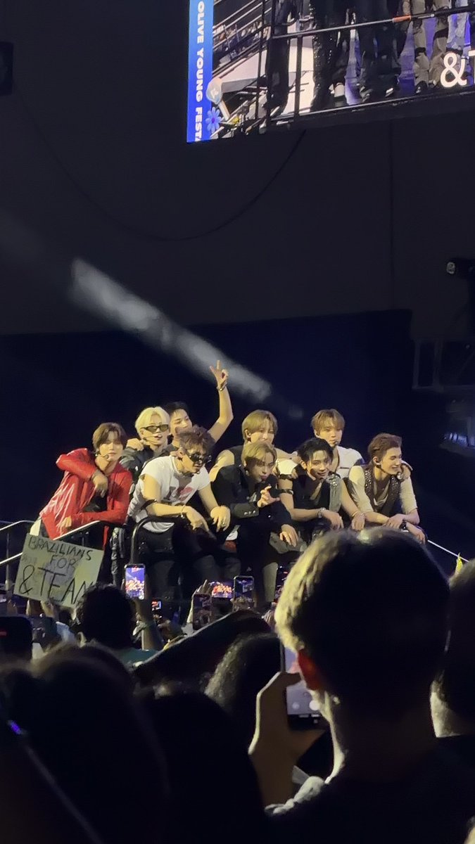 fuukiakari's tweet photo. happy teamie day!!! so grateful to be your fan &amp; watch you touch the lives of so many 💓 for all the memories we’ve made ~ here’s to 4 and the future to go! 🐺❤️

#andTEAMの願いが月に届いた日
#LUNÉと9人は共に未来へ
#andTEAM_4th_Anniversary 
@andTEAMofficial https://t.co/bb5uElDB4c