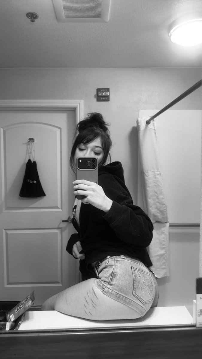 onyxdecended's tweet photo. Look in my bio for a surprise 😉🖇️
#altgirl #LinkInBio #nsfwtwt #Tease https://t.co/HYiQHC5rOQ