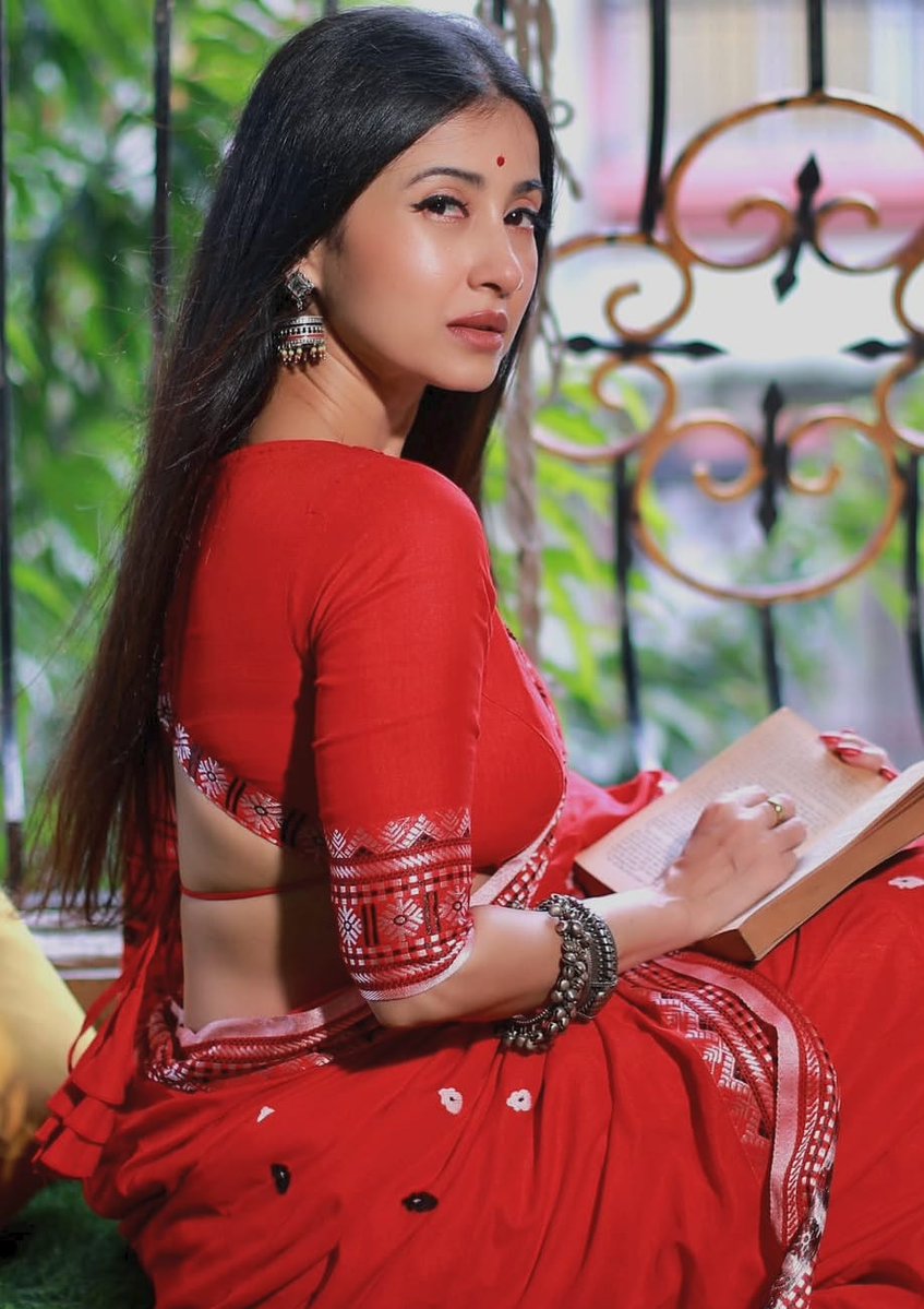 Sahid204's tweet photo. Monami Ghosh is showing that it is possible to stand out in Bigg Boss Bangla without compromising on dignity or values.
#MonamiGhosh #MonamiSquad #QueenMonami #StarJalsa #JioHotStar
#BbBanglaS3
@Monamispeaks @StarJalsha_ https://t.co/6Kn06J78HZ