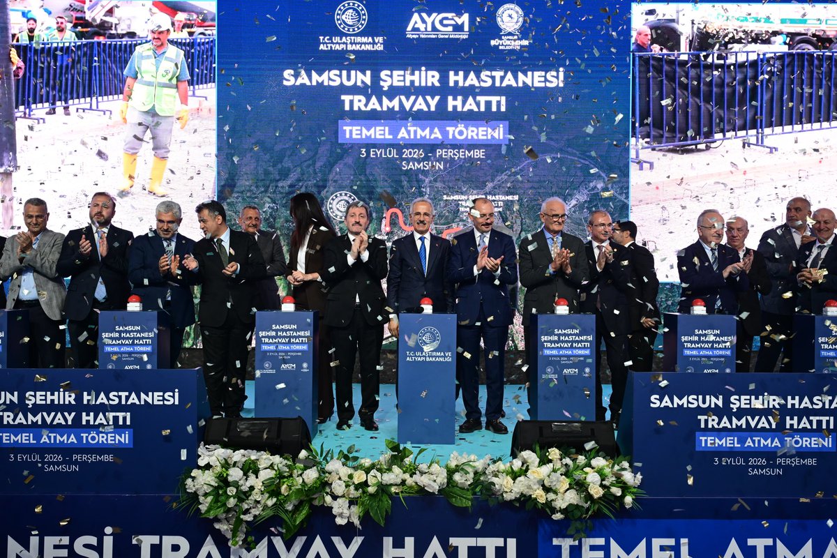 a_uraloglu's tweet photo. Samsun’un ulaşımında şehir hastanesinden kamu kampüslerine uzanan yeni bir dönemin temelini attık. 🚋

İnşa edeceğimiz Samsun Şehir Hastanesi / Eğitim ve Araştırma Hastanesi Tramvay Hattımızla şehrimizdeki mevcut raylı sistem ağımızı 48,8 kilometreye çıkaracağız. 🏗️

14 istasyonlu yeni güzergâhımız, Samsun’a çağdaş, konforlu ve kesintisiz toplu taşıma imkânı sunacak. ⚡️

Yoğun saatlerde 1 saate yaklaşan yolculukları maksimum 20 dakikaya indirecek hattımızla Samsun’un şehir içi ulaşımına hız ve konfor katacağız. 🚀

📍Samsun

#TürkiyeHızlanıyor 🇹🇷