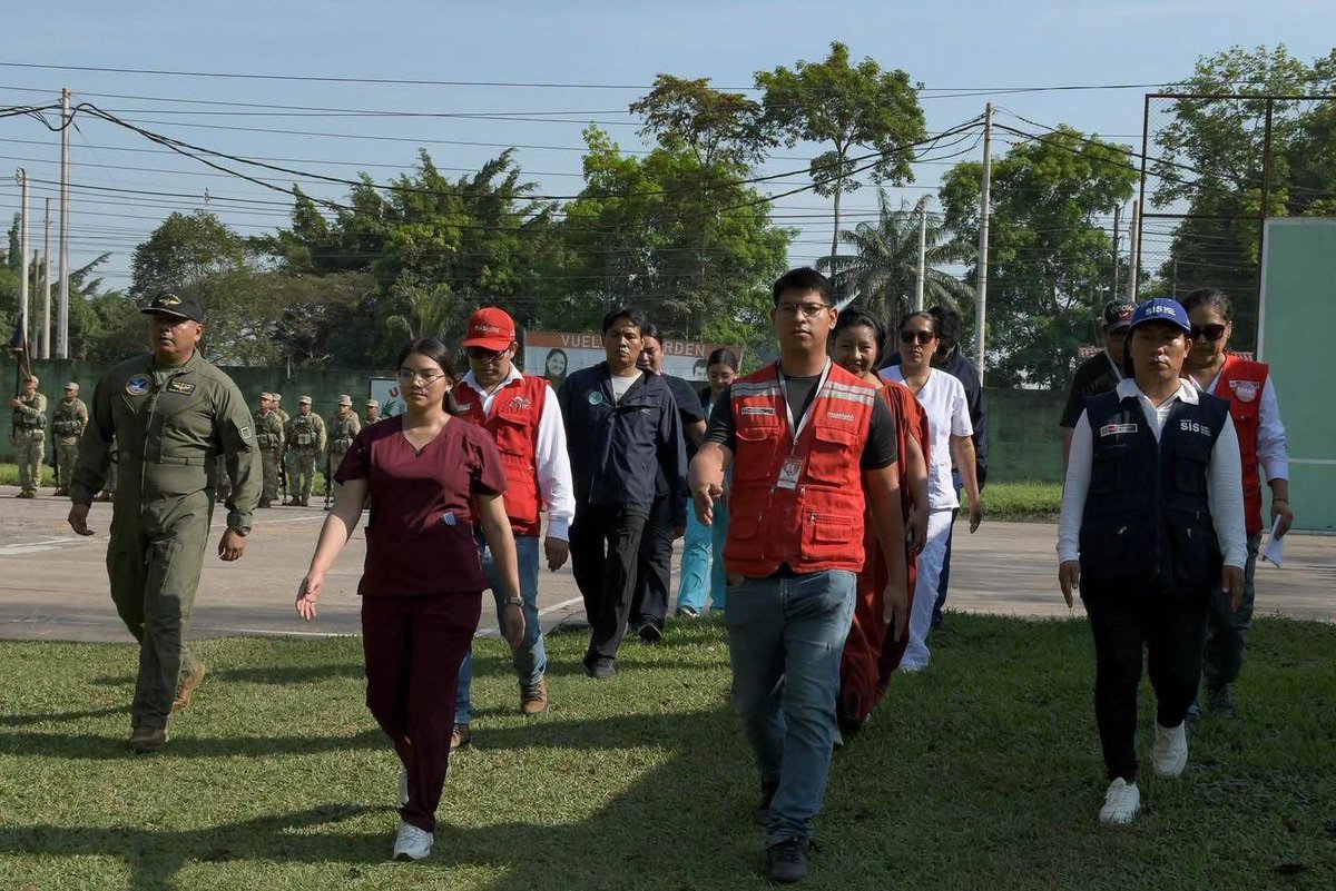 EjercitoPeru's tweet photo. #InfoEP | El Ejército del Perú, a través de la Aviación del Ejército, participa en la Segunda Campaña de PIAS Aéreas 2026, brindando apoyo aéreo para el traslado de personal y servicios del Estado hacia comunidades de difícil acceso de la región Ucayali. https://t.co/xqYQZSgErw