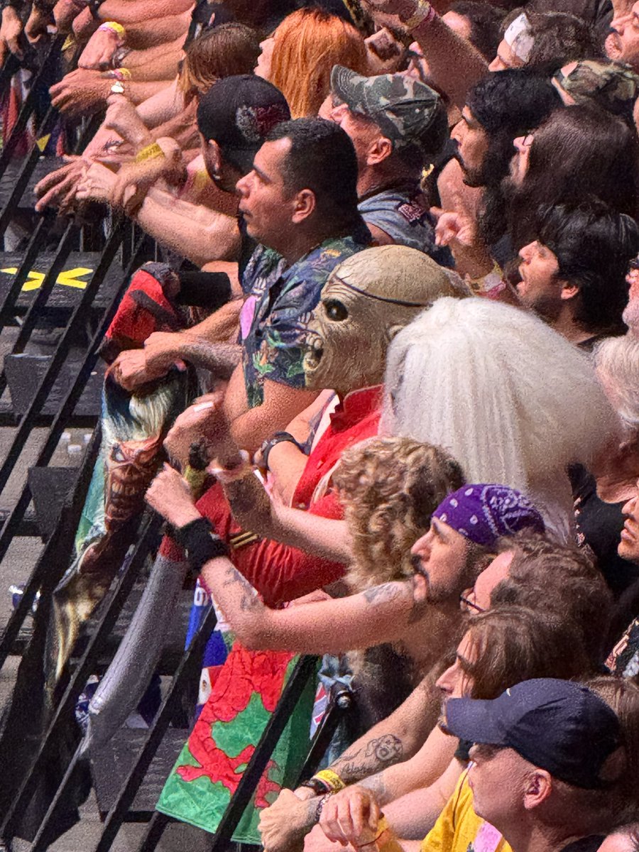 ChromeMonster's tweet photo. @JuliSchultz @IronMaiden https://t.co/kC4XOPvEX9