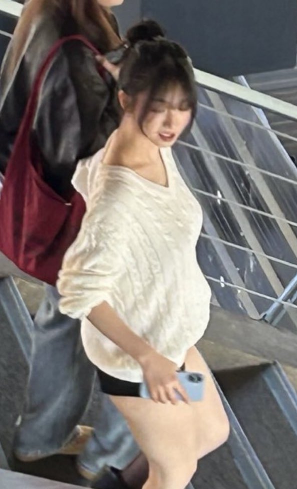 KRNLOOKS's tweet photo. A FAN SAW KARINA IN AN ART MUSEUM IN SAO PAULO HELLO??????

#KARINA #카리나 https://t.co/d4n2tEHnH9