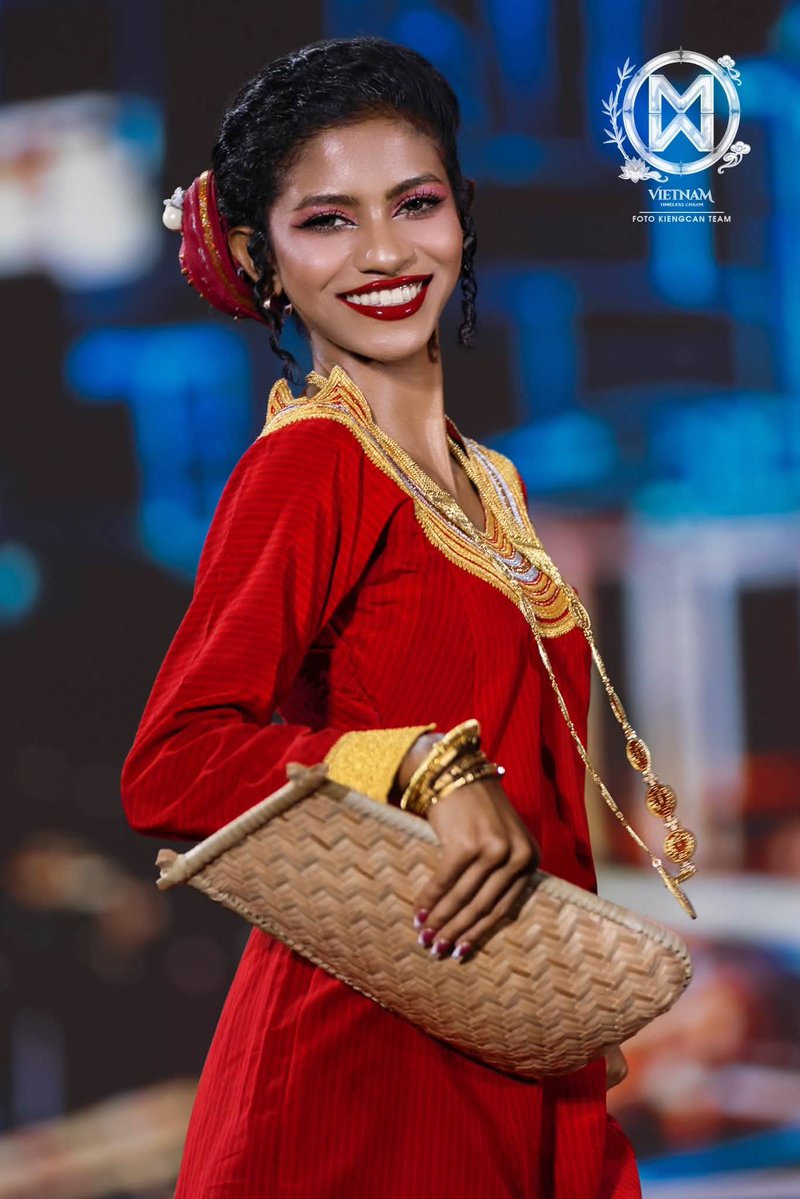 animfromAddu's tweet photo. Maldivian woman. 😍 

Dhevana eh neh. ♥️ https://t.co/A3xiBjrqco