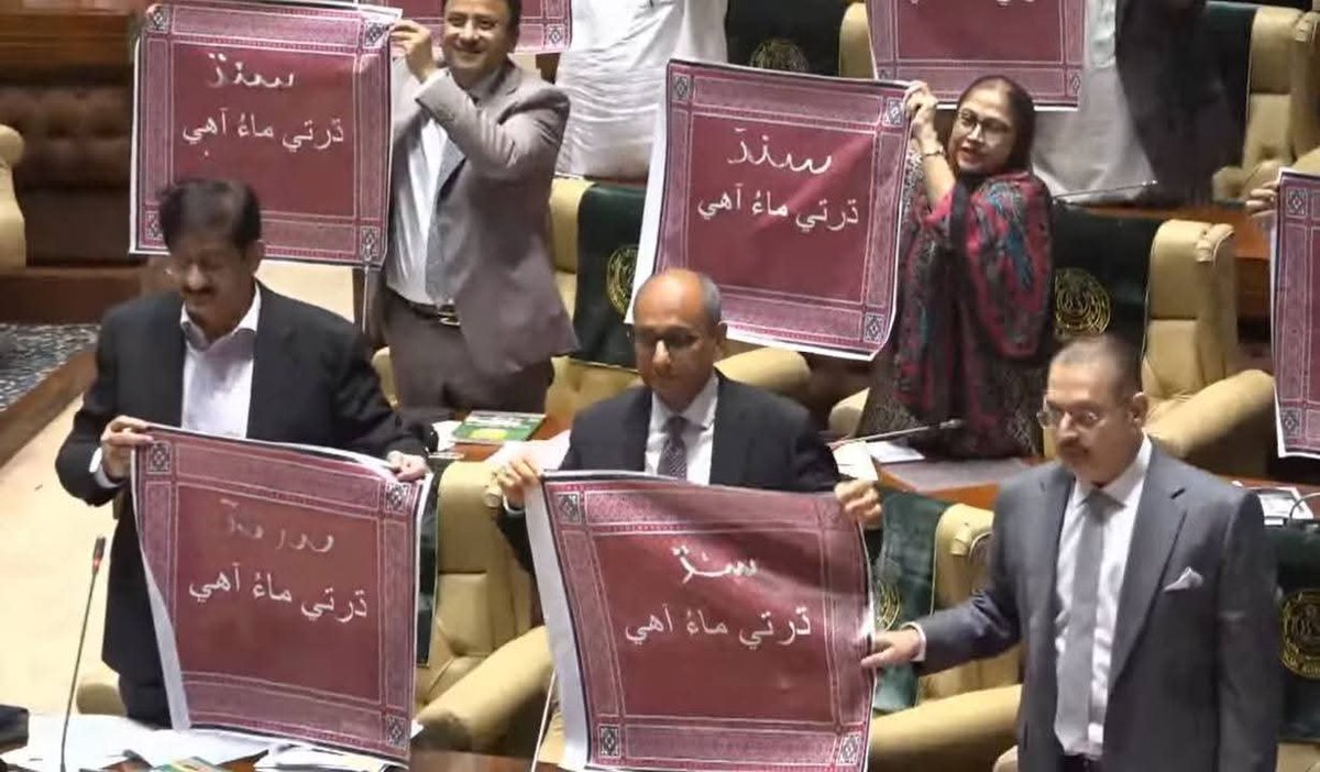 NajmaAsif_'s tweet photo. Faryal Talpur 
 feiry Speech On New Provinces in Sindh Assembly

#faryaltalpur #sindhassembly #newprovinces #sindhpolitics #sindhnews #pakistanpolitics #ppp #politicalnews #breakingnews #latestnews https://t.co/XvYn4hitUA