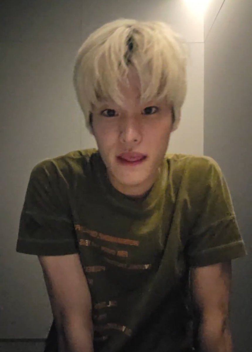 sunkki2t's tweet photo. 사심을 엄청담은 캡처
3주년이라는거 엄청 좋은거네 https://t.co/PU57dFfg2T