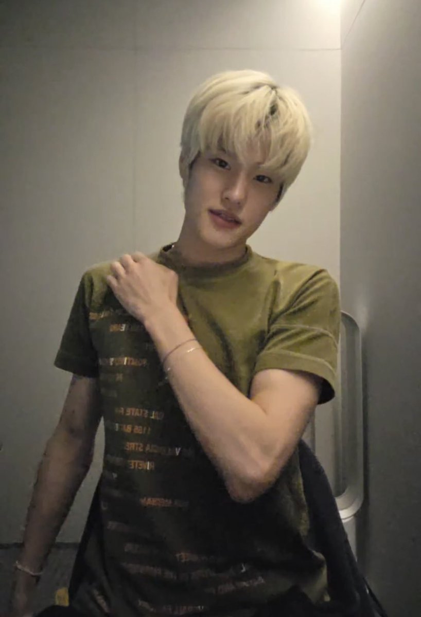 sunkki2t's tweet photo. 사심을 엄청담은 캡처
3주년이라는거 엄청 좋은거네 https://t.co/PU57dFfg2T