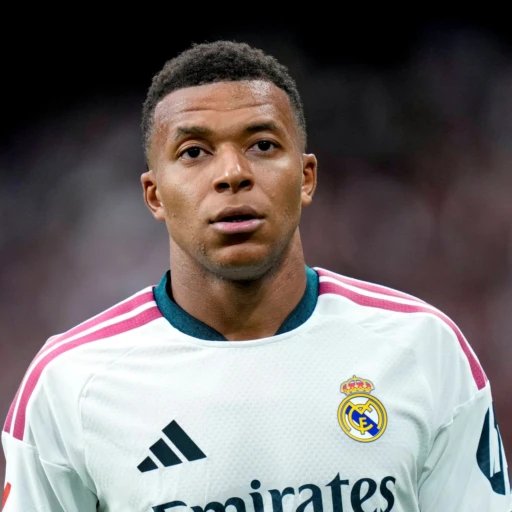 TouchlineX's tweet photo. 🚨 𝗢𝗙𝗙𝗜𝗖𝗜𝗔𝗟: Kylian Mbappé has been chosen Real Madrid Player of the Month! 🇫🇷💫 https://t.co/xAty9sqbEz