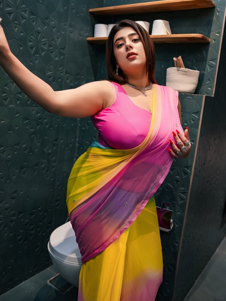 Hott_Galaxy's tweet photo. Apoorva bhalla in hot mood ❤️🌼 https://t.co/carX5fpmof