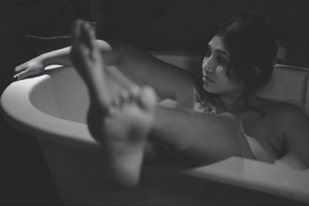 TabooCoupleZA's tweet photo. Timeless boudoir in black &amp; white from a town that seems to be frozen in time itself. 

A bit more of our boudoir photography from that beautiful guesthouse in Nieu-Bethesda. 

#boudoirphotography #boudoir #timeless #nude #bathtub https://t.co/thefVlRhy1