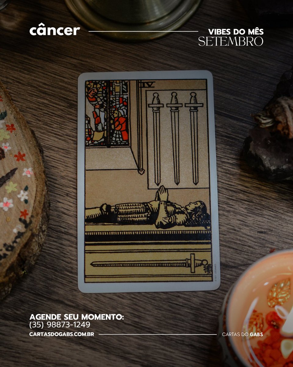 cartasdogabs's tweet photo. ♋️ Setembro p/ CÂNCER 

Câncer, talvez setembro não queira que você faça mais, talvez queira que você finalmente pare de carregar tanto. Esse mês chega como um pedido quase descarado de pausa, silêncio e recuperação. Depois de períodos em que sua cabeça pode ter ficado cheia de preocupações, decisões e pensamentos repetitivos, o mês favorece uma desaceleração necessária. E não, descansar não significa que você está atrasado na vida, algumas respostas simplesmente não aparecem enquanto você está tentando arrancá-las da própria mente. Inclusive, não estranhe se você sentir menos vontade de socializar ou de explicar tudo para todo mundo. Às vezes, o seu corpo pede silêncio antes mesmo de você entender o motivo. Setembro pode ser menos sobre conquistar alguma coisa e mais sobre recuperar a si mesmo para voltar a conquistar depois. Não tome decisões definitivas no auge do cansaço, dê espaço para a poeira baixar. Tem coisa que vai ficar muito mais clara quando você parar de olhar para ela o tempo inteiro heinnn?

— Veja meu catálogo no tweet fixado, agende sua consulta no link na bio e me siga para novos conteúdos.