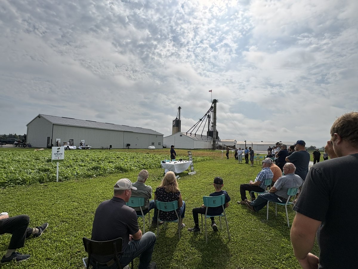 Central_ON_FS's tweet photo. 👏Thanks to everyone who joined us yesterday at the Elmvale Customer Appreciation Day! 🤩 The weather held off long enough for a morning of great agronomy staff and industry partner presentations, and a wonderful lunch. ⛈️ #ontag #agronomy #FSAgronomy #FSintheField https://t.co/ZtYSkJJRDF