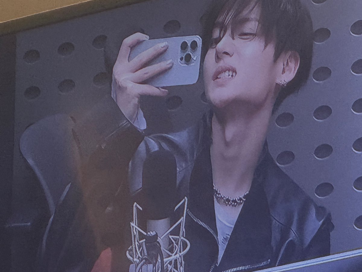 wonxinau's tweet photo. 🐰💭 : you've worked so hard in so many ways~ and thank you sincerely today too! 🫳
🐰💭 : i did push myself a bit too hard on the radio.... but thank you so so much for laughing and enjoying it with us... there must've been some allyz who were really surprised by our hairstyles so i'm sorry for surprising youu