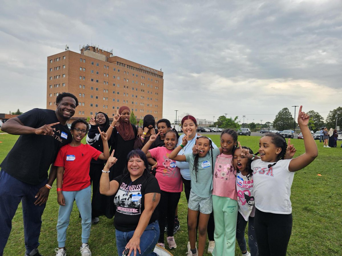 CommonBondComm's tweet photo. Young CommonBond residents had a great time during our Summer Olympics event held at Skyline Tower. Thank you to our amazing partners, @Sannehfdn, @PizzaLuce on Selby Ave., and Milton Halal Kitchen for their support! https://t.co/2p55Oehyoa