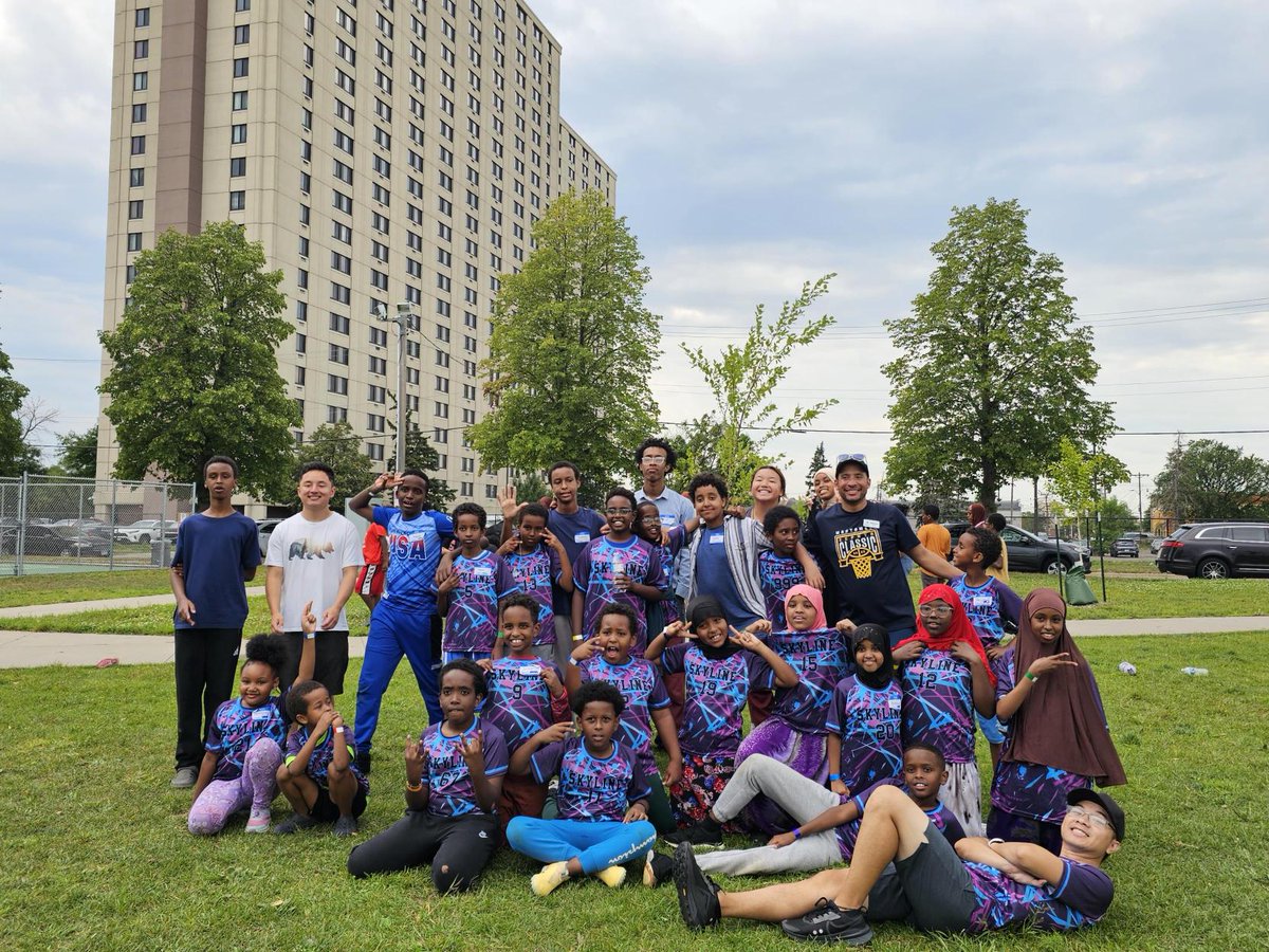 CommonBondComm's tweet photo. Young CommonBond residents had a great time during our Summer Olympics event held at Skyline Tower. Thank you to our amazing partners, @Sannehfdn, @PizzaLuce on Selby Ave., and Milton Halal Kitchen for their support! https://t.co/2p55Oehyoa