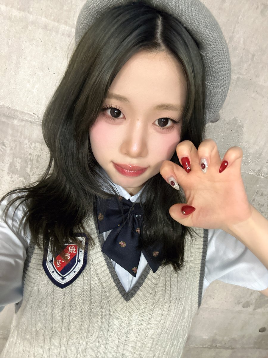 official__ME_I_'s tweet photo. 最近、おでこが好評なのでその期待にお応えして頑張っております…🐥
今回の「ME:Iの会いにきたよ！」とってもあたたかい気持ちになれますので是非見てください👋🐥

@meiainikitayo
#ME_Iの会いにきたよ
#AYANE
#ME_I #ミーアイ https://t.co/5tdhFtK2bI
