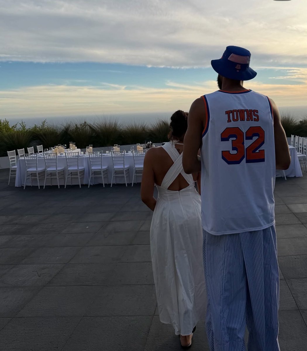 SunnyBanks_'s tweet photo. Mr. &amp; Mrs. Towns 🥹🥰😍 https://t.co/Fw5mLasdrP