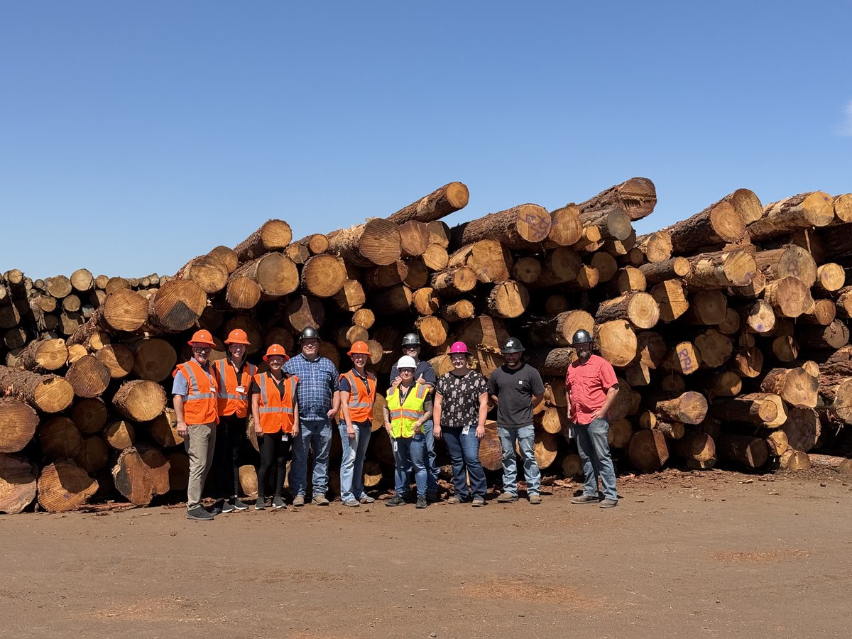 JELDWEN's tweet photo. Across JELD-WEN, we're seeing the power of teamwork in action.

Whether it's finding new ways to reduce waste, improve quality, support a colleague or meet customer needs, our employees continue to raise the bar. Thank you to every employee who helps make JELD-WEN stronger! https://t.co/rKS5bqc6P6