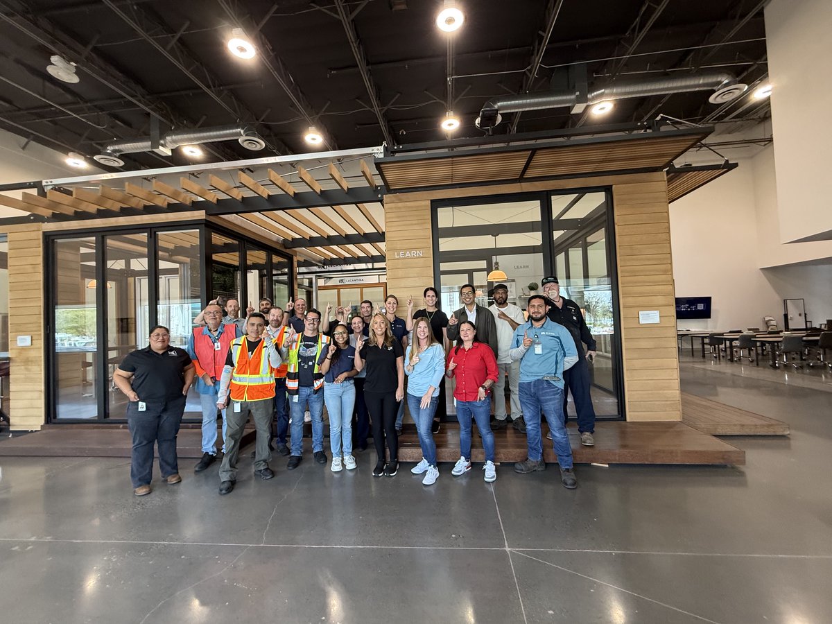 JELDWEN's tweet photo. Across JELD-WEN, we're seeing the power of teamwork in action.

Whether it's finding new ways to reduce waste, improve quality, support a colleague or meet customer needs, our employees continue to raise the bar. Thank you to every employee who helps make JELD-WEN stronger! https://t.co/rKS5bqc6P6