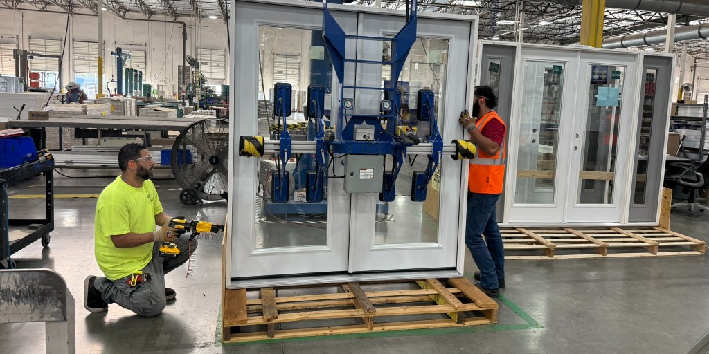 JELDWEN's tweet photo. Across JELD-WEN, we're seeing the power of teamwork in action.

Whether it's finding new ways to reduce waste, improve quality, support a colleague or meet customer needs, our employees continue to raise the bar. Thank you to every employee who helps make JELD-WEN stronger! https://t.co/rKS5bqc6P6