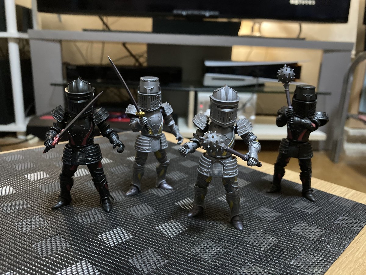 okitakas's tweet photo. #中世騎士可動フィギュア　ベルトスクロールアクションとかRPGを想像できてこういうの大好き。ギルドで無名のキャラを作成した感じもする😀
フィギュアってポーズをつけるけだけで命が吹き込まれたように表情がでるの不思議。可動箇所は多いけど固定ポーズにしがち https://t.co/Eidl1WWiVM