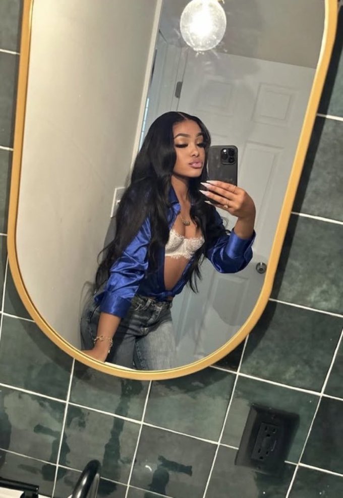 amycandyexotic's tweet photo. That pathetic wallet? It belongs to Me now. Come let me take your money sissy bitches https://t.co/RCziDfpC40