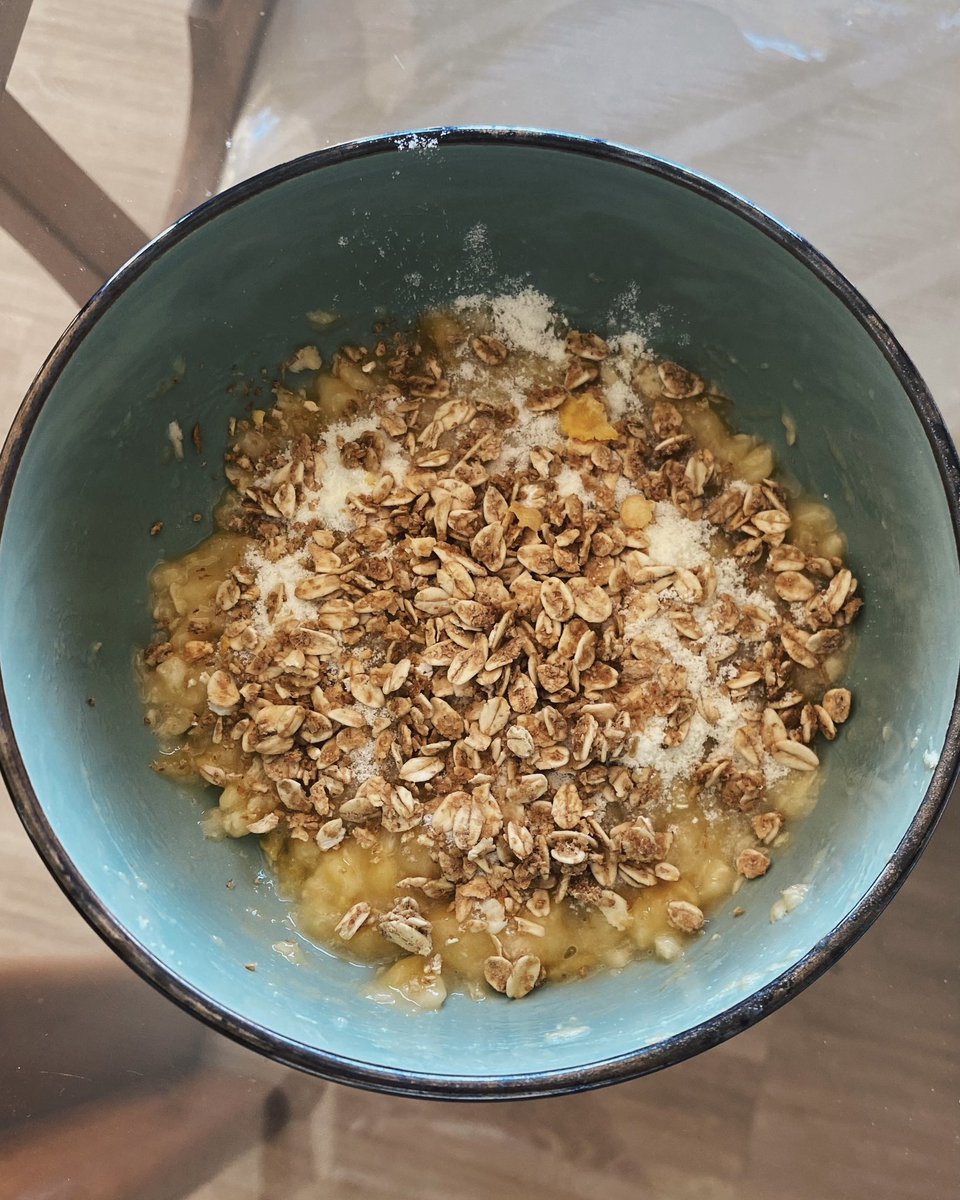skinnycaca's tweet photo. almocinho de hoje
quantas kcal vcs acham?

1 banana nanica
2 col de granola light
1 col (chá) leite ninho https://t.co/28KLm2Q4IT