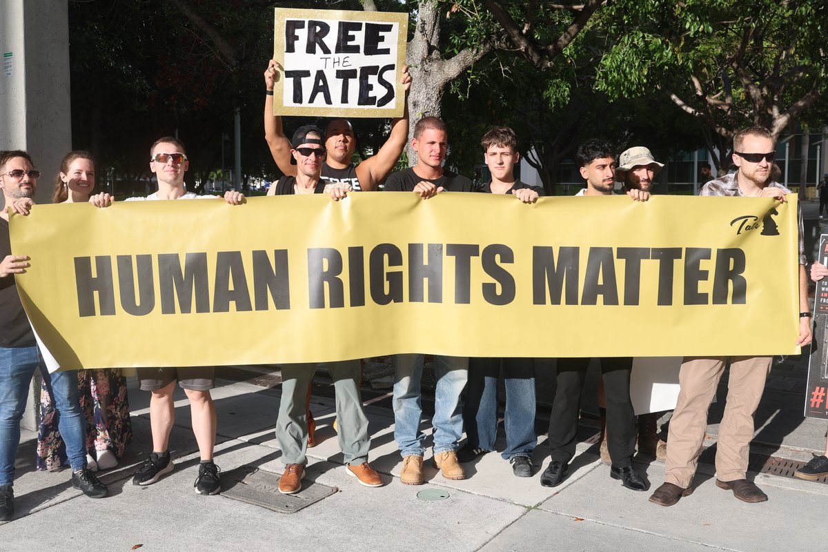 tateprotest's tweet photo. PRO HUMANITY https://t.co/71nENYaDbX