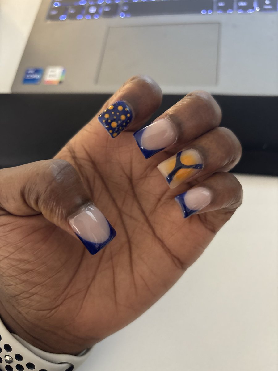 famousssmemee's tweet photo. My nail tech EATS ZOWN the overlay π #DMVNailTech #Nailtech https://t.co/YCKY4MHXZZ