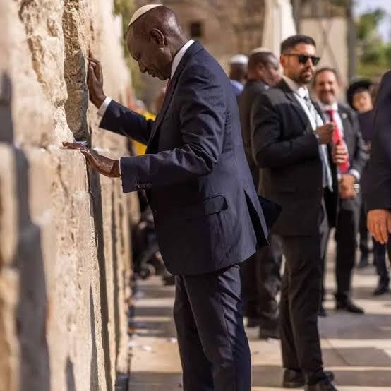 ali_naka's tweet photo. Dear Iran

We have a problem with this wall 

It’s within your range 

Please help

On behalf of ALL Africans https://t.co/fpWCTfb5MV