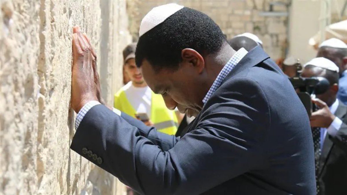 ali_naka's tweet photo. Dear Iran

We have a problem with this wall 

It’s within your range 

Please help

On behalf of ALL Africans https://t.co/fpWCTfb5MV