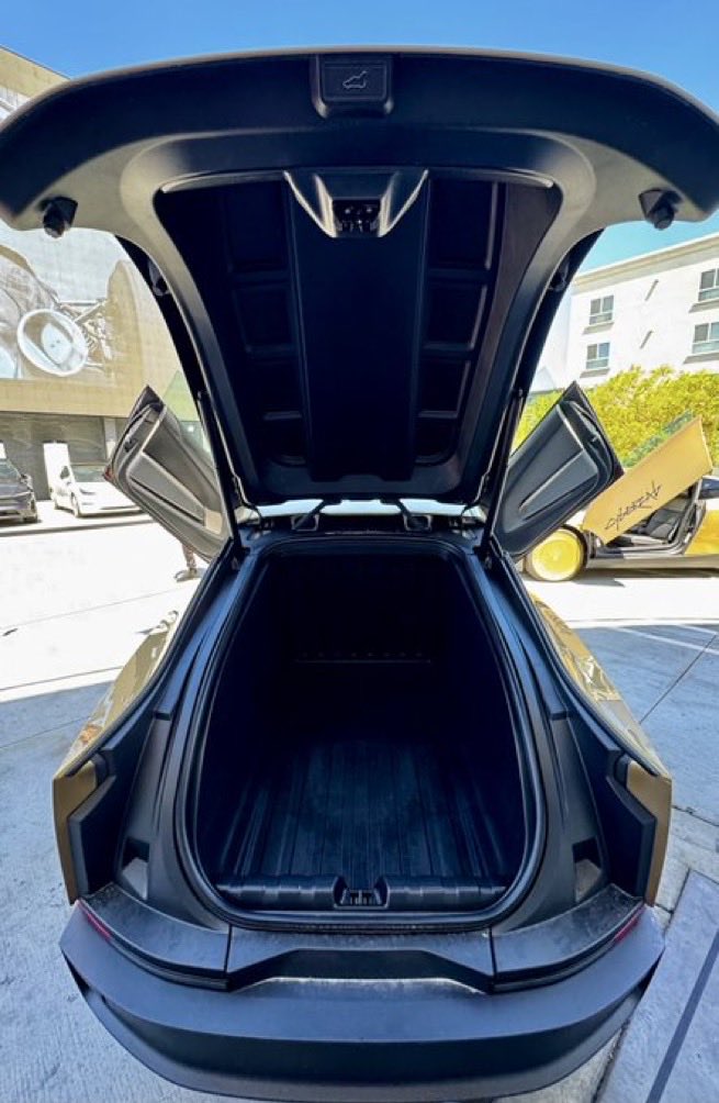 JoshWest247's tweet photo. Cybercab is inspired by nature! 🦛 
Well done @robotaxi https://t.co/ZH3UrtCXDI