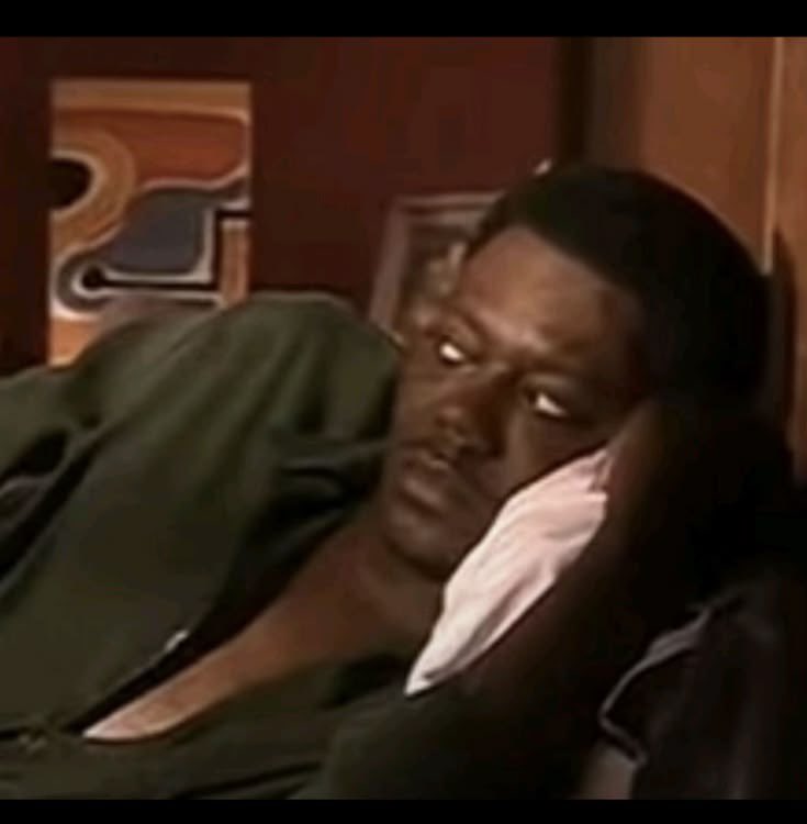 kyaasoopretti's tweet photo. some ghetto ass nigga is rolling up on the bus and it STINKS, NOT in a good way. mind you I’m hungover, i’m finna throw up on him https://t.co/SY92FEZkT5