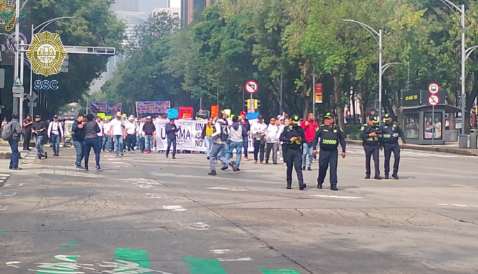OVIALCDMX's tweet photo. 09:59 #PrecauciónVial | Avanza marcha sobre carriles centrales de Paseo de la Reforma con dirección al Oriente a la altura de Av. Insurgentes. #AlternativaVial Av. Chapultepec y Circuito Interior. https://t.co/waaYxYofvm